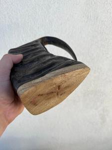 Mug en corne de viking personnalisable, écologique, fait main, en corne naturelle, pour bière, hydromel et événements spéciaux - Product Image 4
