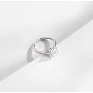 Anillo clásico solitario moissanita redondo - Product Image 1