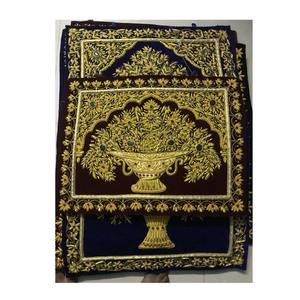 Hermosa alfombra colgante de pared hecha a mano con joya, una opción decorativa única para casas artísticas e interiores de la India - Product Image 1