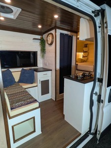 Se Vende Autocaravana Única en su Clase. Vendo mi Autocaravana Convertida Profesionalmente por Mudanza al Extranjero - Product Image 4