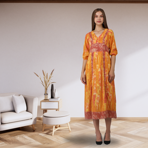 Robe midi tendance de luxe à imprimé orange moutarde avec col en V, manches trois quarts, élégante, décontractée, de créateur, vente en gros - Product Image 1