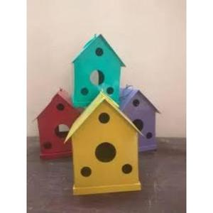 Nichoirs galvanisés uniques avec des formes géométriques audacieuses, parfaits pour ajouter une touche moderne à vos espaces extérieurs - Product Image 1