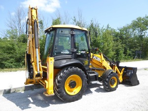 Chargeuse-pelleteuse JCB 4CX d'occasion en bon état, équipement lourd à bas prix, prête à l'emploi - Product Image 3