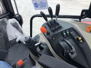 รถแทรกเตอร์แมสซีย์เฟอร์กูสัน4WD 110HP 5711 2023เครื่องแมสซีย์เฟอร์กูสัน - Product Image 2