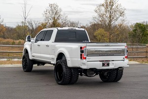 Ford F-450 Super Duty Platinum 2023 Usado en Buenas Condiciones, Certificado y Limpio - Product Image 4