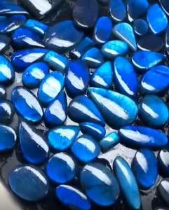 หินลาบราดอไรต์สีฟ้าเพลิงจากอินเดียเหมาะสำหรับนักออกแบบเครื่องประดับ - Product Image 3