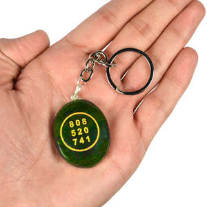 Llavero de metal plateado con cabujón de piedra de jade verde con símbolo Zibu y mosquetón - Product Image 1