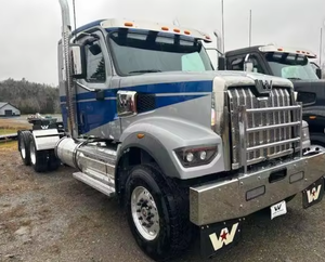 Camion semi-remorque Western Star 49X Sleeper 2020 2021, nouveau stock, avec cabine couchette à toit plat, moteur Detroit 600HP, boîte manuelle 18 vitesses, à vendre - Product Image 3