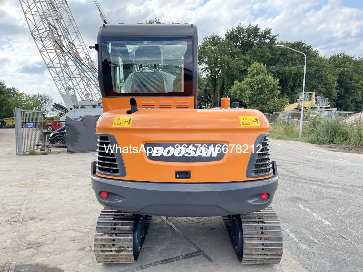 Mini pelleteuse Doosan Dx55 d'occasion de Corée en stock à vendre avec petite pelleteuse Doosan dx55 d'occasion en très bon état