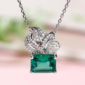 Collier en argent sterling plaqué rhodium Jeulia avec feuille taillée en émeraude et zircon - Product Image 5