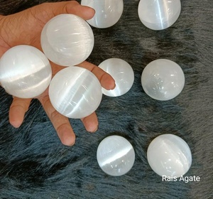 Esfera de Selenita Tallada Natural de Alta Calidad al por Mayor de Gujarat para Uso Metáfísico y Astrológico como Piedra Curativa - Product Image 3