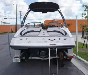 JetBoats d'occasion 2019 YAMAHAS AR195 EN EXCELLENT ÉTAT, propulsion à essence, coque en fibre de verre, avec remorque, à vendre - Product Image 4