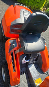 Tondeuse autoportée Husqvarna R214TC de haute qualité, prix avantageux, disponible en stock, prête à être expédiée - Product Image 6