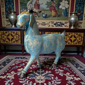 Figura Decorativa de Cabra de Resina con Diseño Tradicional Antiguo - Product Image 2