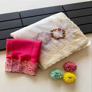 Sari de Chifón Georgette Puro Premium VASTRA COTTAGE con Bordado Floral y Blusa Bordada con Borde Festoneado y Multicolores - Product Image 1