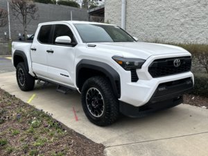 Toyota Tacoma TRD Off Road Hybride d'occasion propre 2025 - Product Image 2