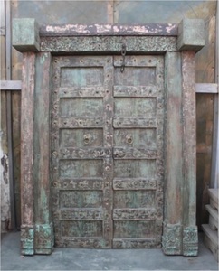 Porte en bois sculpté antique avec cadre sculpté et panneaux Swing Inside Exterior Special Doors Wood with Antique Door Hardware - Product Image 1
