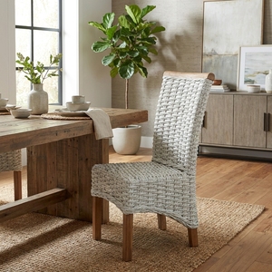 Chaise de salle à manger en rotin tressé blanc avec pieds en bois naturel, chaise d'appoint en rotin Kubu, décoration artistique pour l'aménagement extérieur de patio - Product Image 2