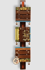 Latón madera y colores Madhubani pintado a mano Dhokra llavero en Sheesham y madera de teca 6 ganchos soporte de correo montado para la pared del hogar - Product Image 5