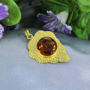 Colgante fino con diseño de pirámide de estilo religioso hecho a mano con citrino, oro, rodio y chapado en oro rosa, abalorio de joyería de perlas - Product Image 4