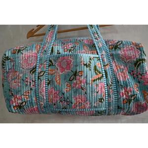 Sac de voyage de luxe léger de style bohème pour le week-end, sac à bandoulière matelassé à imprimé floral indien fait main - Product Image 2