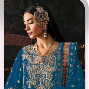 Chinon Heavy bordado hecho a mano Shalwar Kameez Set con Chinon Dupatta a juego y Dull Santoon Bottom Inner Trending Demanding - Product Image 1