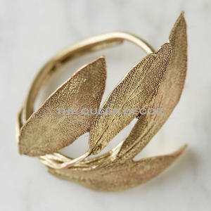 Rond de serviette design de haute qualité pour table d'hôtel de mariage avec porte-serviettes en métal doré au design élégant - Product Image 3