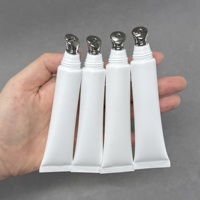 Nouveau traitement pour les lèvres au peptide 15ml, acide hyaluronique, hydratation intense, baume à lèvres personnalisé en pot blanc avec étiquette privée