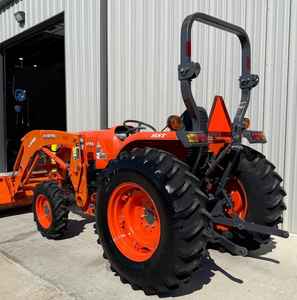 Tractor Utilitario Compacto Kubota L4701 de 47 HP, 4x4, Diésel, con Compatibilidad con Cargador - Product Image 2