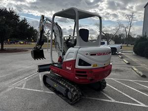 ENVÍO GRATUITO: Miniexcavadora TAKEUCHI T138FR, Motor Diésel de 27 HP, 674H, Cabina Cerrada con Aire Acondicionado, Aprobación EPA y CE, Sistema Hidráulico Auxiliar PLC - Product Image 4