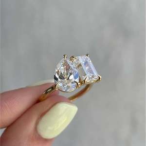 Anillo de Compromiso Toi Et Moi con Certificado IGI con Diamantes Cultivados en Laboratorio con Corte Pera en Oro Amarillo Sólido de 14/18 Quilates para Mujer - Product Image 3