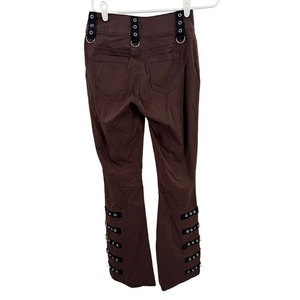 Pantalones Góticos Acampanados Color Chocolate para Mujer con Tirantes de Ojales en Contraste, Artículo Popular, Pantalones de Concierto Estilo Emo Punk - Product Image 3