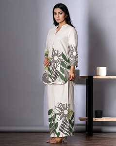 Magnifique Kurti ethnique pour femme avec des détails artisanaux et des combinaisons de couleurs vives disponibles aux meilleurs prix d'Inde - Product Image 3