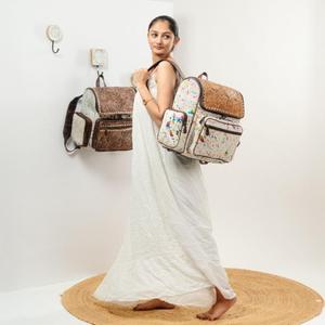 LW Sac à dos pour femmes en cuir de vache véritable isolé Bohemian Rock PVC résistant à l'eau Sac à bandoulière portable élégant - Product Image 1