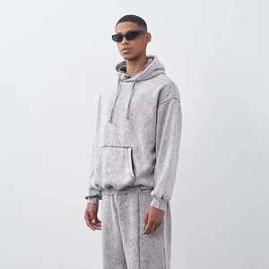 Ensemble de survêtement pour homme délavé soleil et délavé à l'acide, avec broderie, comprenant un sweat à capuche avec logo DTG et un pantalon de jogging évasé - Product Image 5