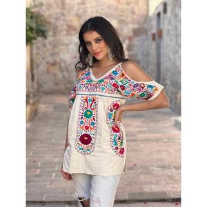 Blusa de Mujer Negra con Hombros Descubiertos, Bordado Floral, Manga Corta, Estilo Étnico Bohemio, Informal, de Algodón para Verano - Product Image 3