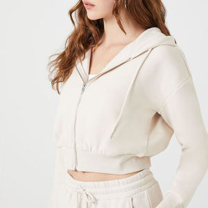 Vente en gros de sweat-shirt de gym à manches longues en coton pour femmes sweat-shirt à capuche court avec logo personnalisé pour femmes - Product Image 2