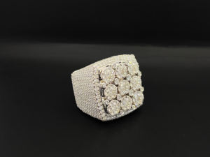 Anillo de Lujo Estilo Hip Hop con Moissanita VVS Premium, Plata 925, Engaste de Garras, con DEF 0.5 Quilates, Pasa la Prueba del Diamante, Unisex - Product Image 4