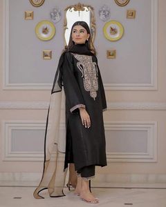 2024 robe de soirée superbe Zari broderie longue Kurta & pantalon avec perles de verre cristal Dabka travail & dentelle/bouton décoration - Product Image 1