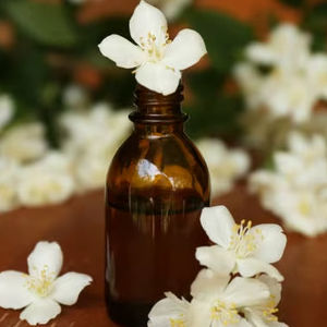 Aceite esencial de jazmín Grandiflorum de fábrica de fabricante al por mayor 100% aceite esencial de jazmín Grandiflorum de calidad superior puro y natural - Product Image 1