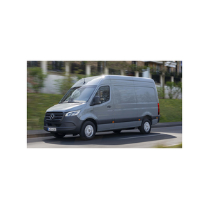 รถสปรินเตอร์เมอร์เซเดสที่มีประตูบานเลื่อนและช่องระบายอากาศด้านหลังเครื่องปรับอากาศ - Product Image 6