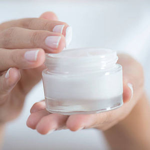 Crème pour les yeux en gel d'algues marines biologique végétalienne à étiquette privée, vitamine B3, acide hyaluronique, niacinamide pour les rides, les cernes et les poches - Product Image 1