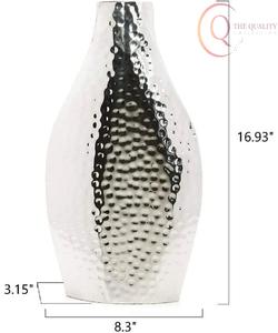 Jarrón de Metal Contemporáneo para Mesa, Diseñado para Mejorar el Ambiente Interior con Belleza Artística y Estilo Moderno - Product Image 4