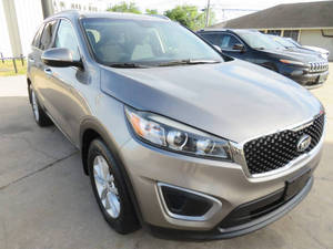 Usado 2016 K-I-A So-ren-to LX LHD - Product Image 3