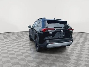 Vehículo Usado de Segunda Mano de Alta Calidad para Exportación, SUV Compacto 2024, Transmisión Automática, Paquete Estilo Todoterreno, Autonomía de 401-500 km - Product Image 2