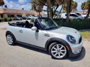 MI-NI Convertible Cooper S d'occasion 2015 prêts à être expédiés - Product Image 3