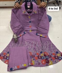 Ropa étnica de tendencia Última seda de muselina con trabajo pesado Kurti y Palazzo Fabricante de India - Product Image 2