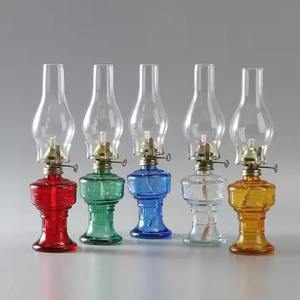 Lanterne en verre et en laiton, porte-bougie décoratif moderne, élément d'accentuation élégant pour la maison, pour un éclairage chaleureux et confortable et une décoration intérieure - Product Image 2