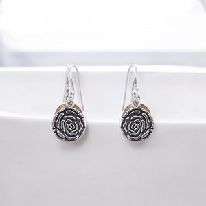 Boucles d'oreilles pendantes en argent sterling 925 de qualité supérieure, forme de rose, logo personnalisé pour mariage, cadeau de fête, style luxueux - Product Image 2