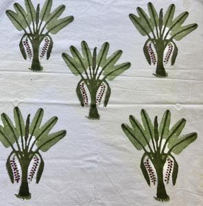 Tela de Algodón Estampada a Mano con Motivo Botánico de Palmeras Verdes - Product Image 1